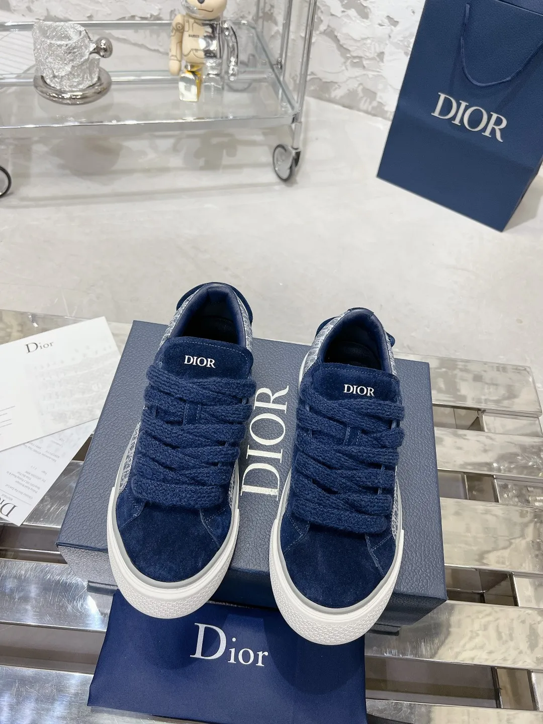 👟👟Ex-factory price 560👟👟Women's shoes, women's clothing, women's shoes factory top version Dior Dior B33 series! Casual sneakers for couples 👟 Purchased from the original, developed and made. Carefully crafted from Dior gray cow leather, decorated with tone-on-tone CD Diamond pattern canvas panels on the sides. The shoelace eyelets in the shape of CD Icon are clever and exquisite, and the two-color sole, tongue and heel are all decorated with special details, making it even more refined. It is a very casual and versatile shoe. 🔘Fabric: Original customized calfskin + Oblique floral fabric 🔘Inner: Customized breathable lining 🔘Outsole: Original molded T👟👟Ex-factory price U combination outsole 🔘Sole thickness: 3CM 🔘Number of sizes: Women’s size: 35-41 Men’s size: 38-46 (Female 41, Men’s 38, 46 customized are not returnable)